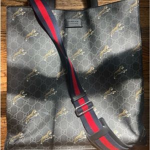 Gucci GG supreme tiger tote bag. Minimally used. Brand new condition